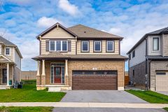 155 Bur Oak Drive, Thorold, ON L2V 0L7