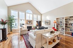 9 Stormont Court, Bracebridge, ON P1L 0B7