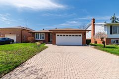 4409 Latina Crescent, Niagara Falls, ON L2E 7C3