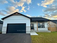 18 Durant Street, Petawawa, ON K8H 0G2