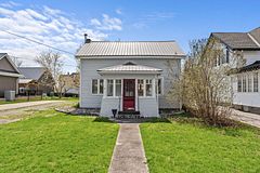 39 Francis Street W, Kawartha Lakes, ON K0M 1N0