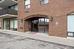 1190 Richmond Road 502, Woodroffe, ON K2B 8J3