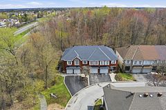 243 Gladeview Private, Blossom Park - Airport and Area, ON K1T 4A7