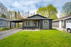 41 Helene Crescent, Waterloo, ON N2L 5E6