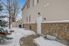 558 Ashbourne Crescent B, Barrhaven, ON K2J 0P6