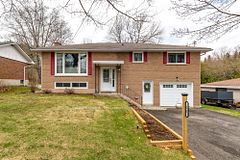 25 Anthony Court, Huntsville, ON P1H 1T2
