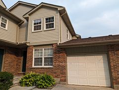 250 Keats Way 17, Waterloo, ON N2L 6J5