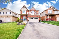 5744 Jake Crescent, Niagara Falls, ON L2H 1S7