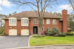 34 Chatsworth Crescent, Hunt Club - Windsor Park Village and Area, ON K1V 9Z1