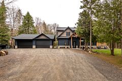 1024 Fieldale Road, Lake of Bays, ON P1H 2J6