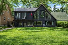 25 W Lakeshore Road W, Port Colborne, ON L3K 2S2