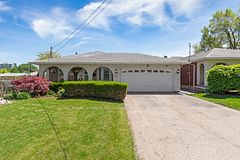 58 Centennial Parkway S, Hamilton, ON L8G 2C5