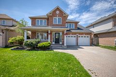 47 Honey Locust Circle, Thorold, ON L2V 5E2