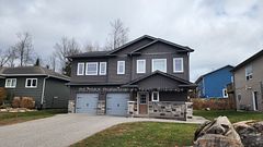 33 Goodwin Drive, Huntsville, ON P1H 2R3