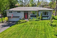 11 Crestwood Avenue, Peterborough, ON K9J 1M9