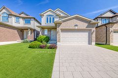 712 Blackacres Boulevard, London North, ON N6G 0J1
