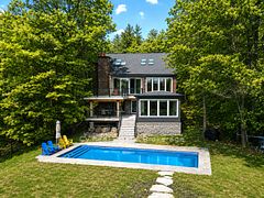 1030 S Sunset Bay Rd, Gravenhurst, ON P1P 1R2
