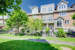 35 Grosvenor Lane, Cambridge, ON N1R 8N2