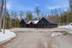 1017 Davis Drive, Gravenhurst, ON P0E 1N0
