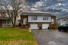 1344 Brackenwood Crescent 2, Kingston, ON K7P 2W3