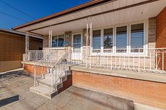 38 Rivercrest Road, Hamilton, ON L8E 1M9
