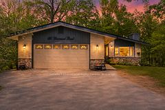 180 Clairmont Road, Gravenhurst, ON P1P 1H9