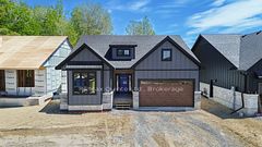 12 Deerview Drive, Quinte West, ON K8V 0L8
