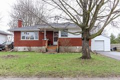 75 Winnifred Street N, Smiths Falls, ON K7A 2N8