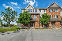 227 Keltie Private, Barrhaven, ON K2J 0A3