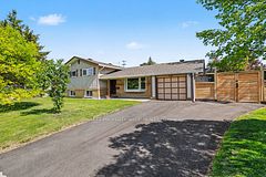 2736 Stone Crescent, Parkway Park - Queensway Terrace S and Area, ON K2H 6Z1