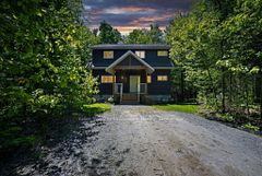 1077 Holiday Park Drive, Bracebridge, ON P1L 1W9
