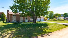 2 Doris Street, Petawawa, ON K8A 7V1