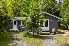 1106-1 E Oxbow Lake Road, Lake of Bays, ON P0B 1L0