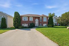 6 Chisholm Square, Belleville, ON K8N 5Z4