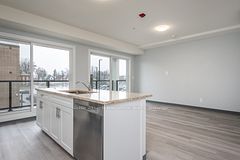 10 Queen Street 202, St. Thomas, ON N5R 3H8