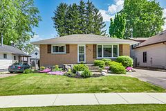 35 Queen Street, Strathroy-Caradoc, ON N7G 2H5