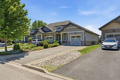 6 Manorwood Drive, West Lincoln, ON L0R 2A0