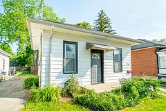 36 Melbourne Street W, Kawartha Lakes, ON K9V 2S8