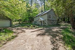 55 Mary Lake Crescent, Huntsville, ON P0B 1L0