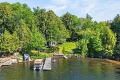 206 MacBeth Island, Bracebridge, ON P1L 1X1
