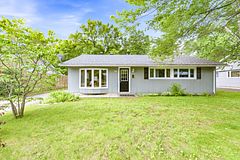 80 Beach Avenue, Deep River, ON K0J 1P0