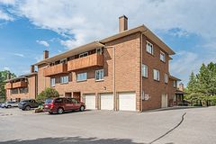 206 Stratas Court, Kanata, ON K2L 3K5