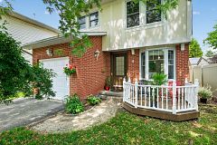 4 Gowrie Drive, Kanata, ON K2L 2S4