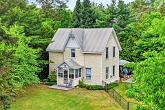 4 Spruce Street E, Lake of Bays, ON P0B 1A0