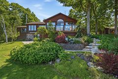 207 Hall Drive, Trent Lakes, ON K0L 1J0