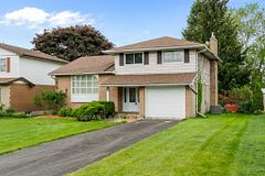 899 Percy Crescent, Kingston, ON K7M 4P3