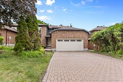 6 Fessenden Way, Kanata, ON K2L 3L1