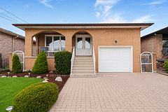 366 BERKINDALE Drive, Hamilton, ON L8E 3T8