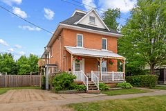 296 First Avenue N, Pembroke, ON K8A 5C2