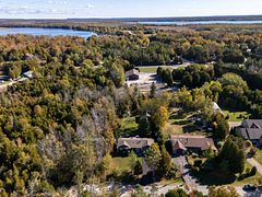 23 Pierce Street N, South Bruce Peninsula, ON N0H 2T0